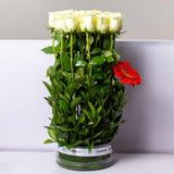 Flowrista | White Roses Vase – 15 Stems