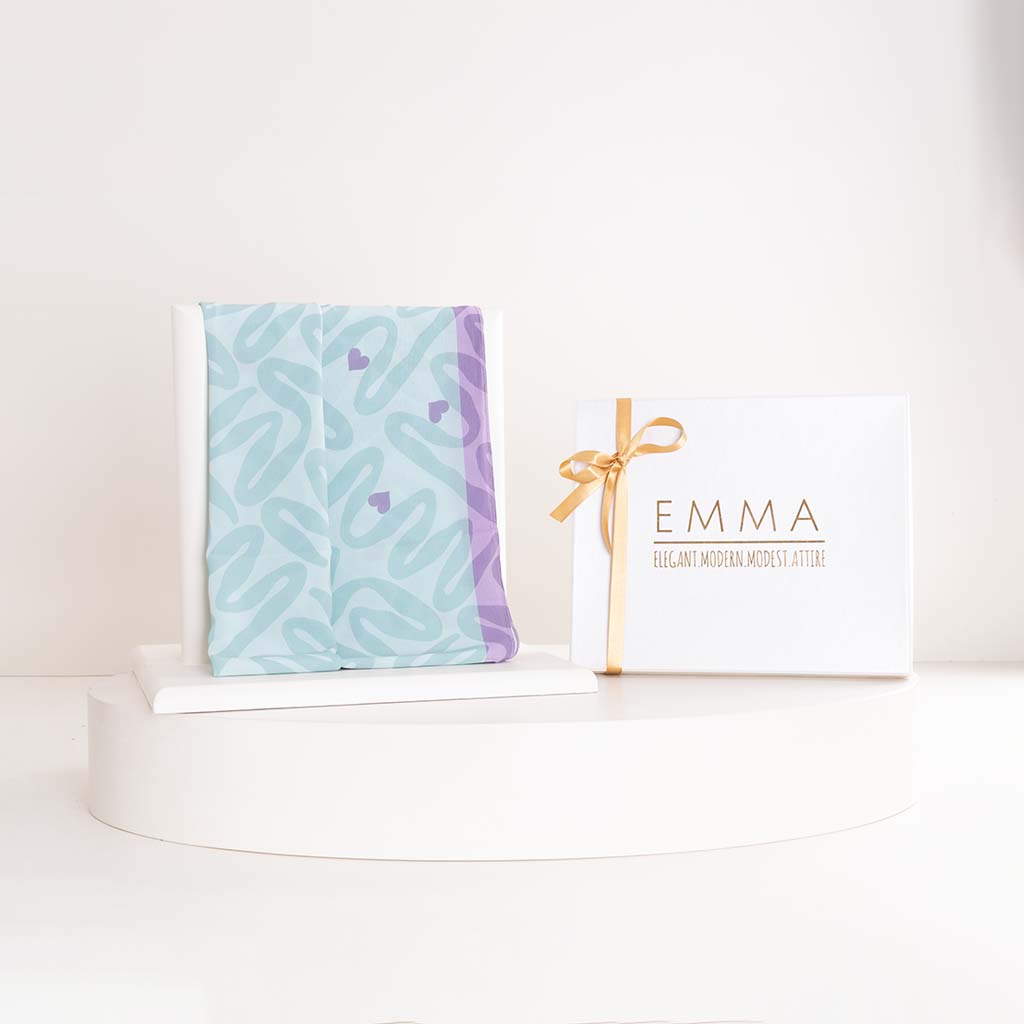 EMMA Cool Diva Scarf & Purple Roses Vase