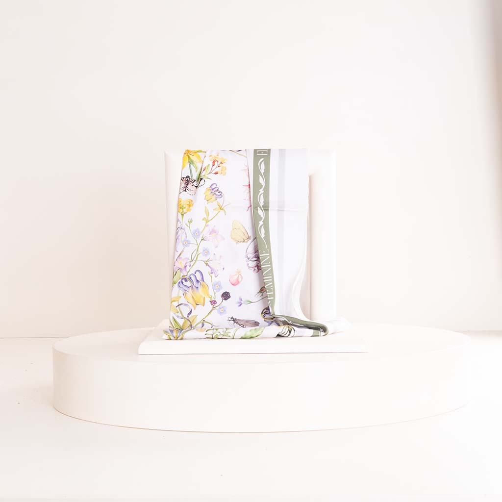Veloor Flora Scarf & 15 Pink Roses Bouquet