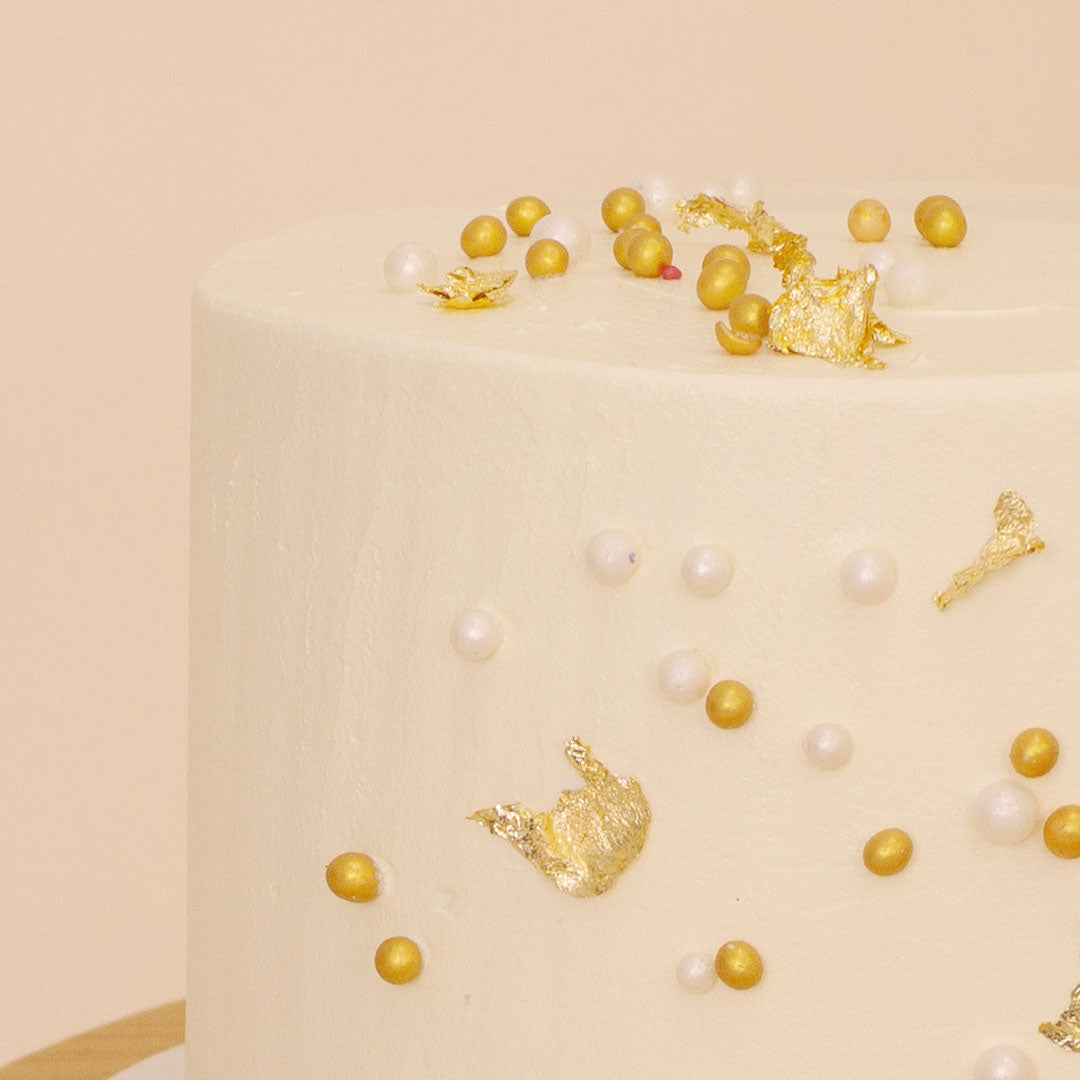 Ninos Golden Celebrations Cake & Pink Roses