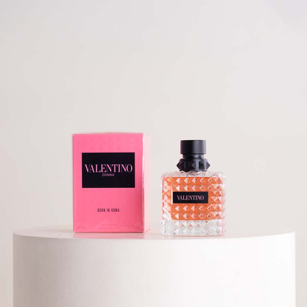 Valentino Donna Born In Roma Eau de Parfum 100ml & 15 Revival Roses Hand Bouquet