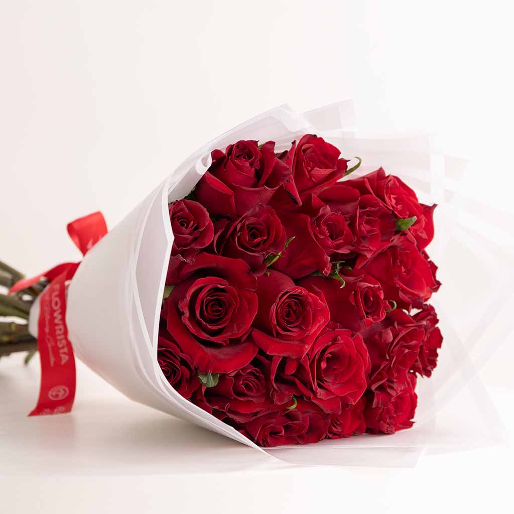 Patchi Chocolate & Bouquet of 20 Red Roses