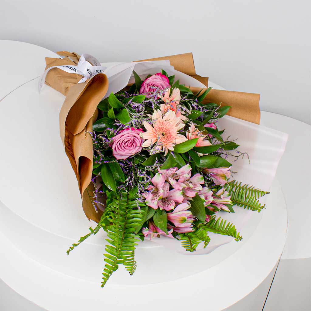 Feminine Grace Bouquet – Pink Roses