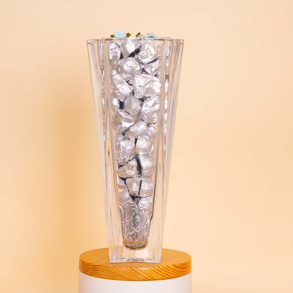 Passionelle Crystal Chocolate Vase (1kg) & Pink Roses Bouquet