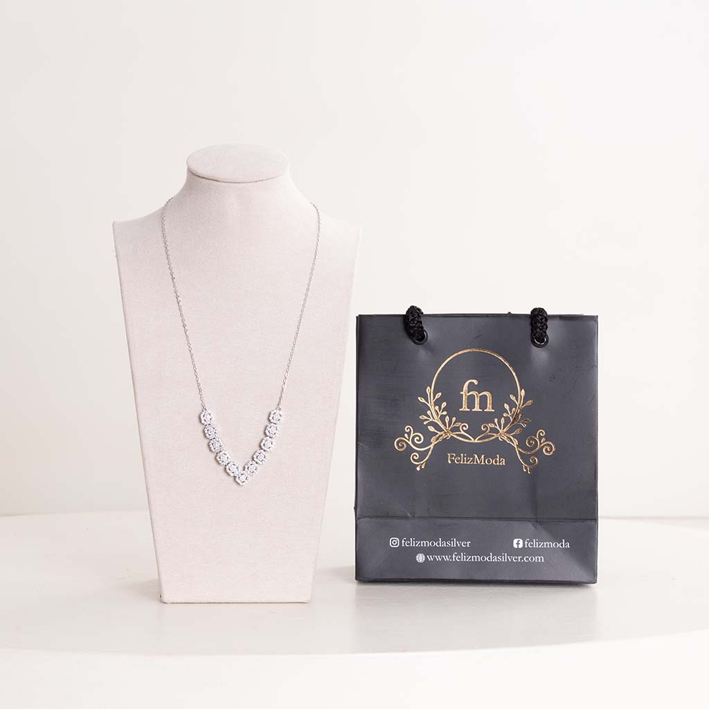Felizmoda V-Shape Square Zircon Necklace & Red Roses Vase