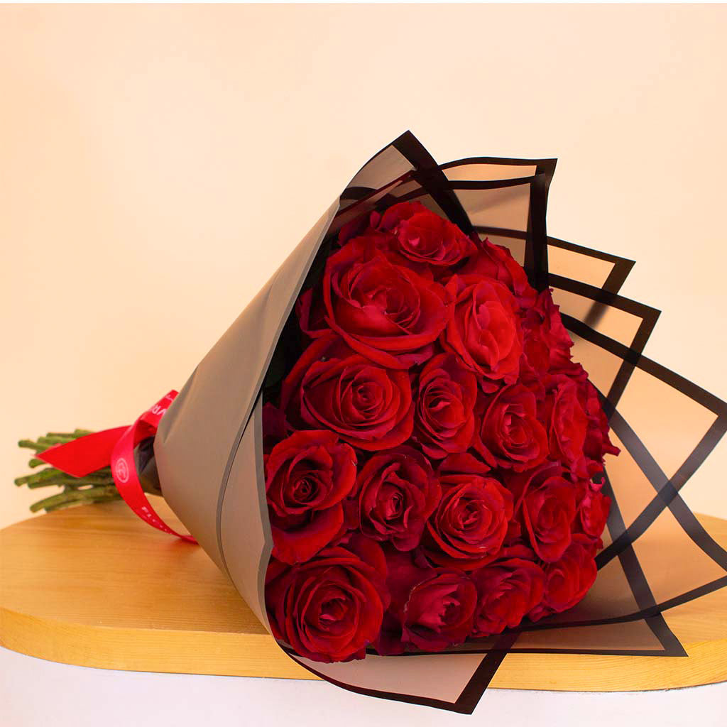 Chocolate Factory Luxe Box – 19 Pieces & Red Roses Boutque