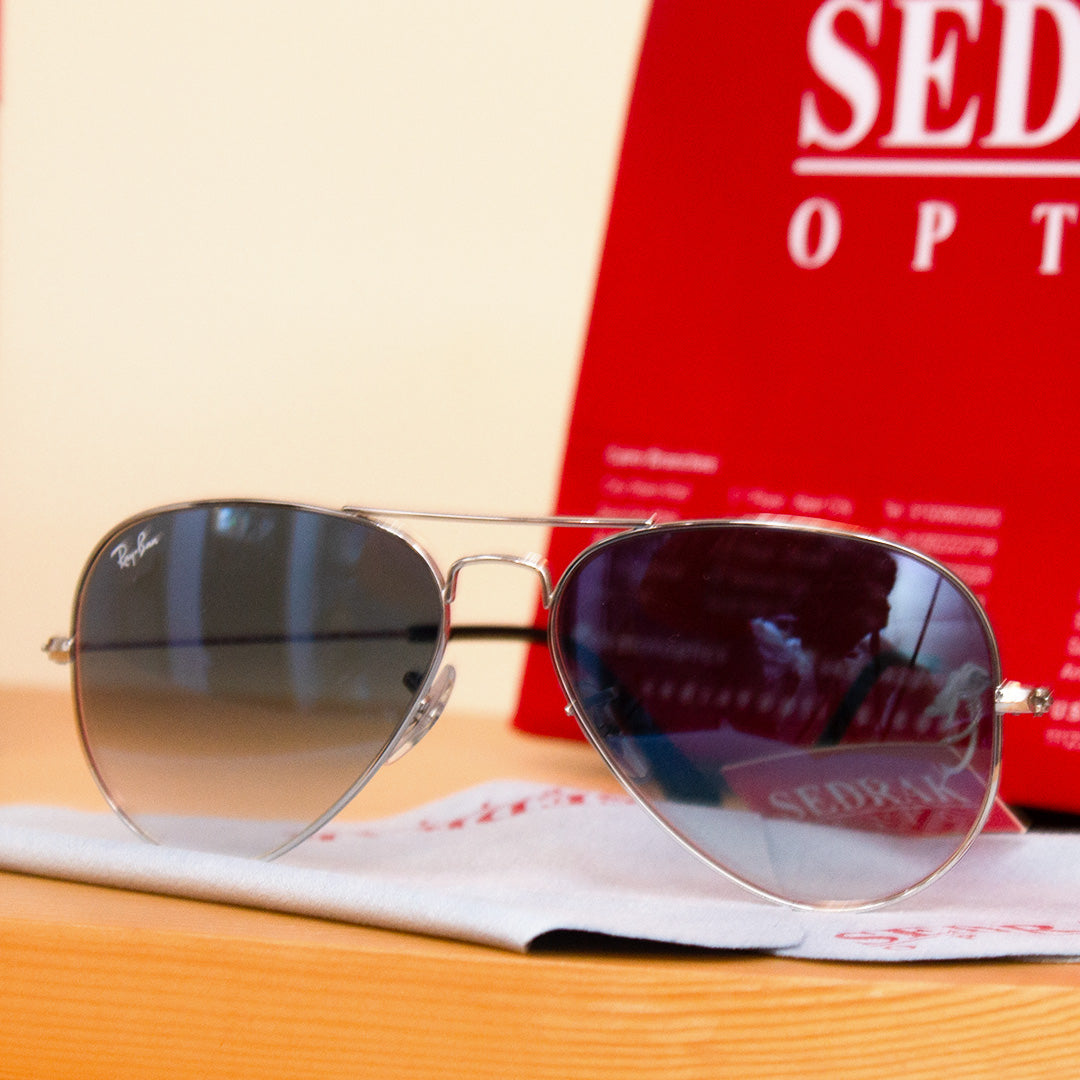Ray-Ban Sunglass with Silver Frame & Gradient Lenses and 15 Red Roses Vase
