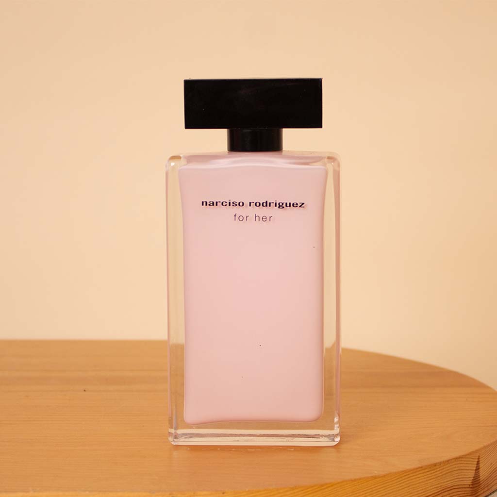 Narciso Rodriguez Musc Black Elegance Perfume & Pink Roses Hand Bouquet