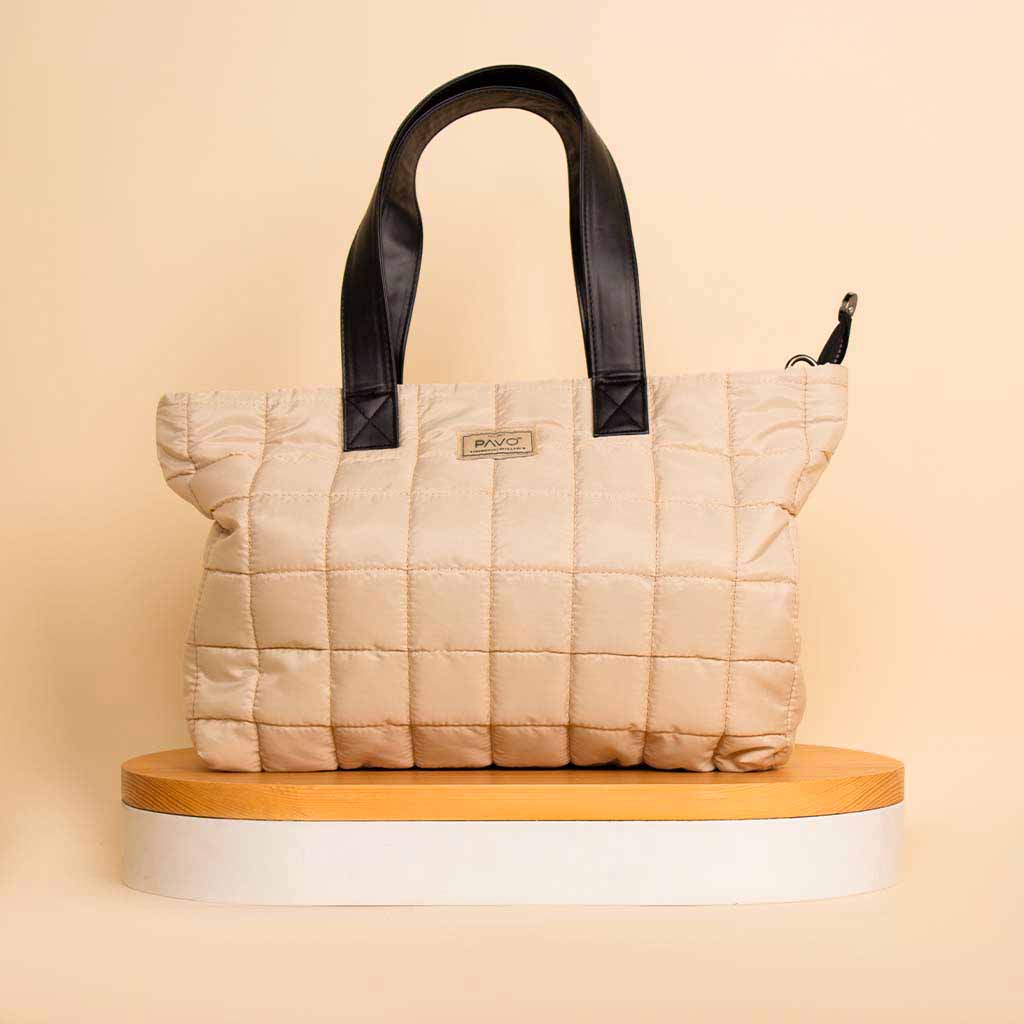 Pavo Beige Tote Bag Handbag & 15 White Roses