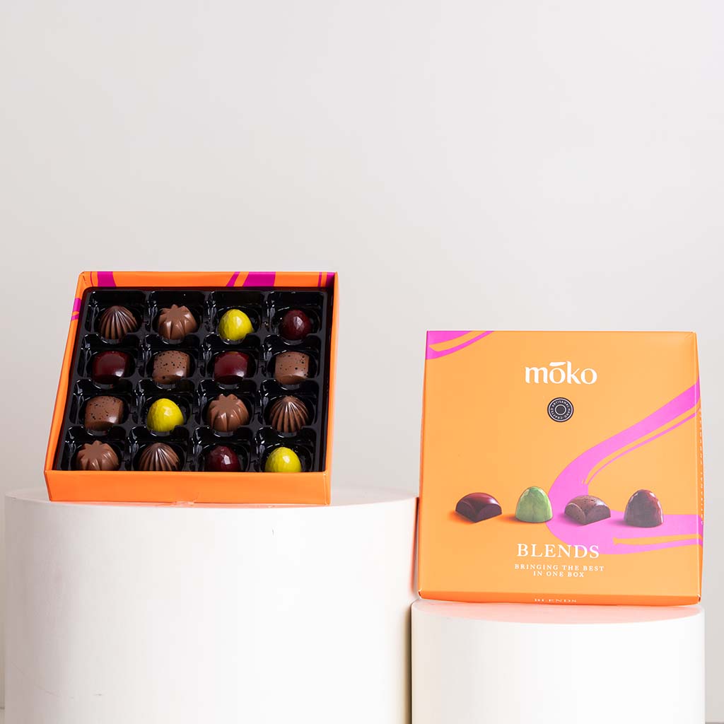 Moko Blend Chocolates Box & Purple Roses Vase