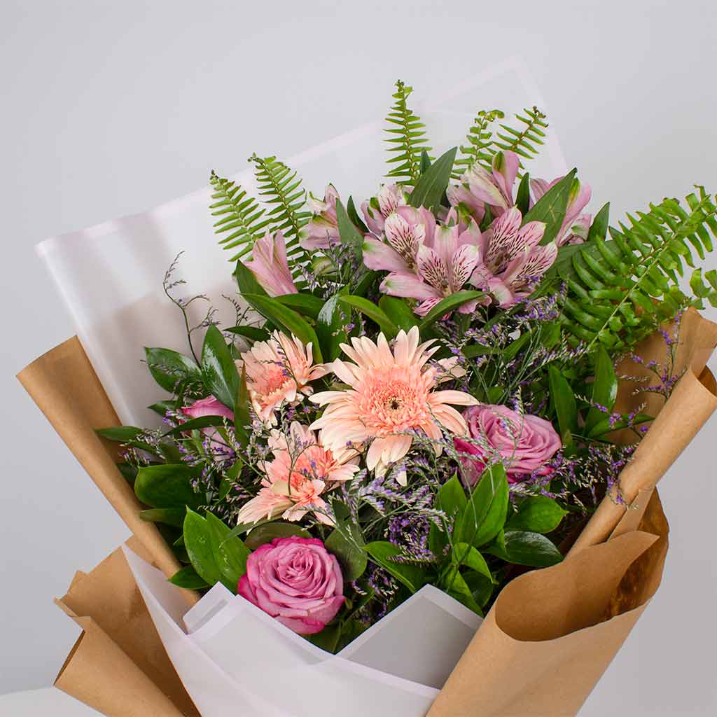 Feminine Grace Bouquet – Pink Roses