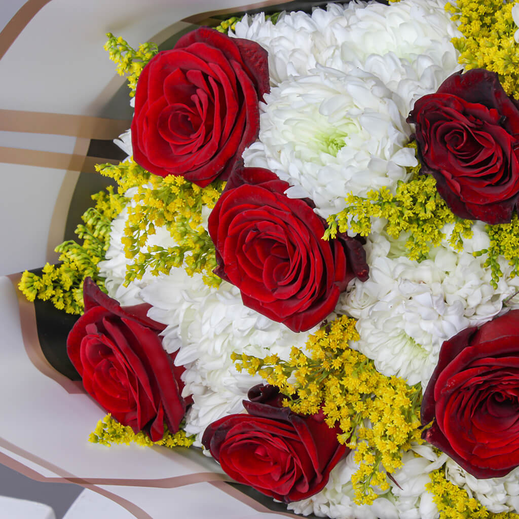 Red & White Chrysanthemums Hand Bouquet
