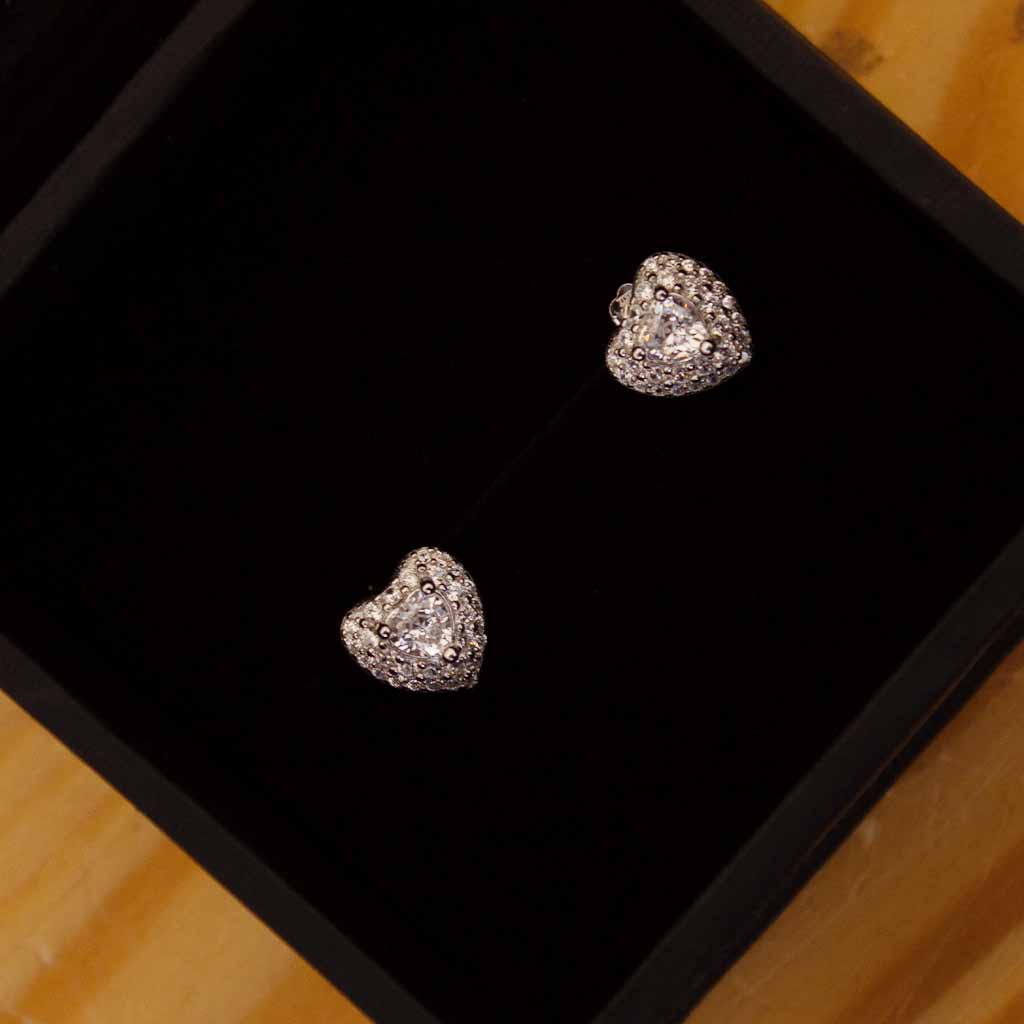 Markiz Heart Earring & 20 Red Roses
