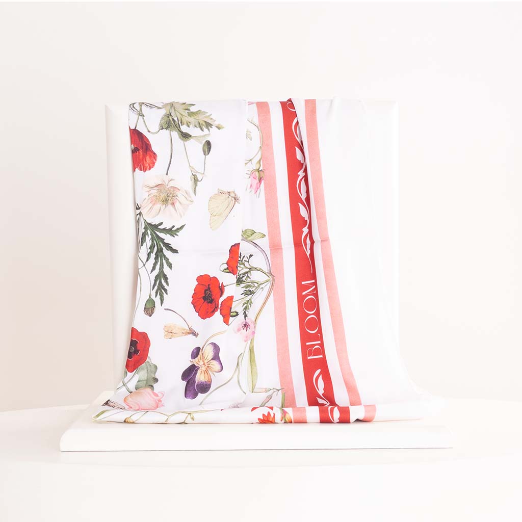 Veloor Rouge Scarf with 20 Red Roses Bouquet