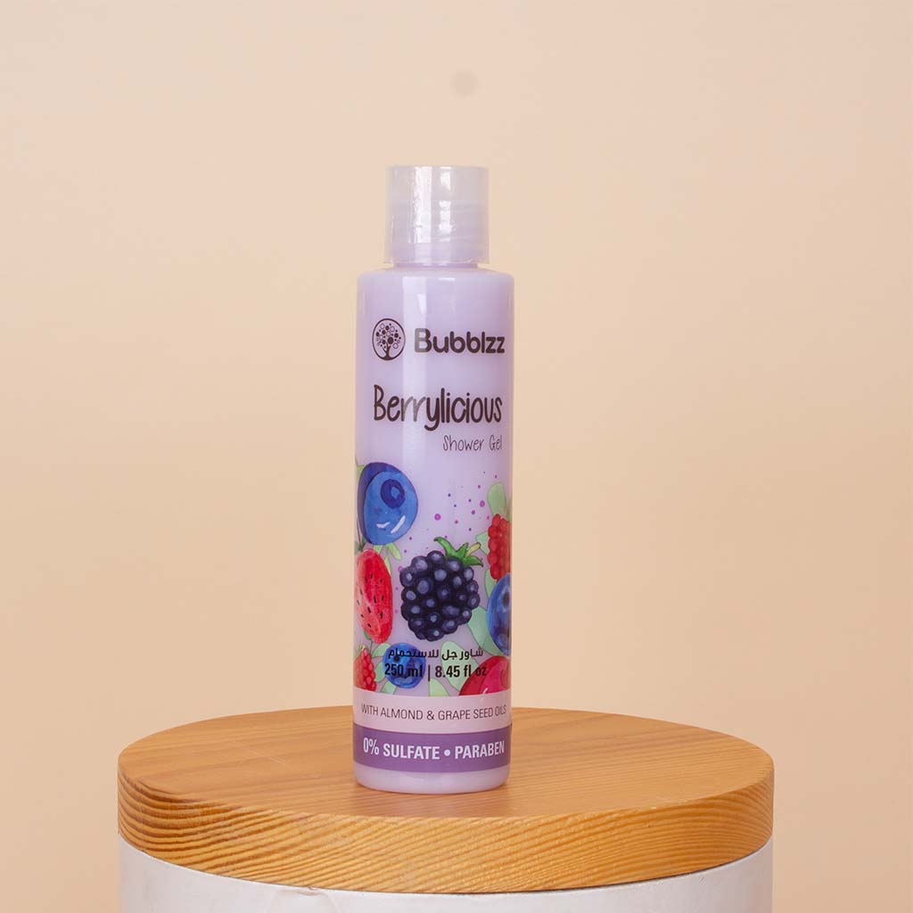 Bubblzz Love Is In The Air Beauty Berry Kit & Red Roses Bouquet