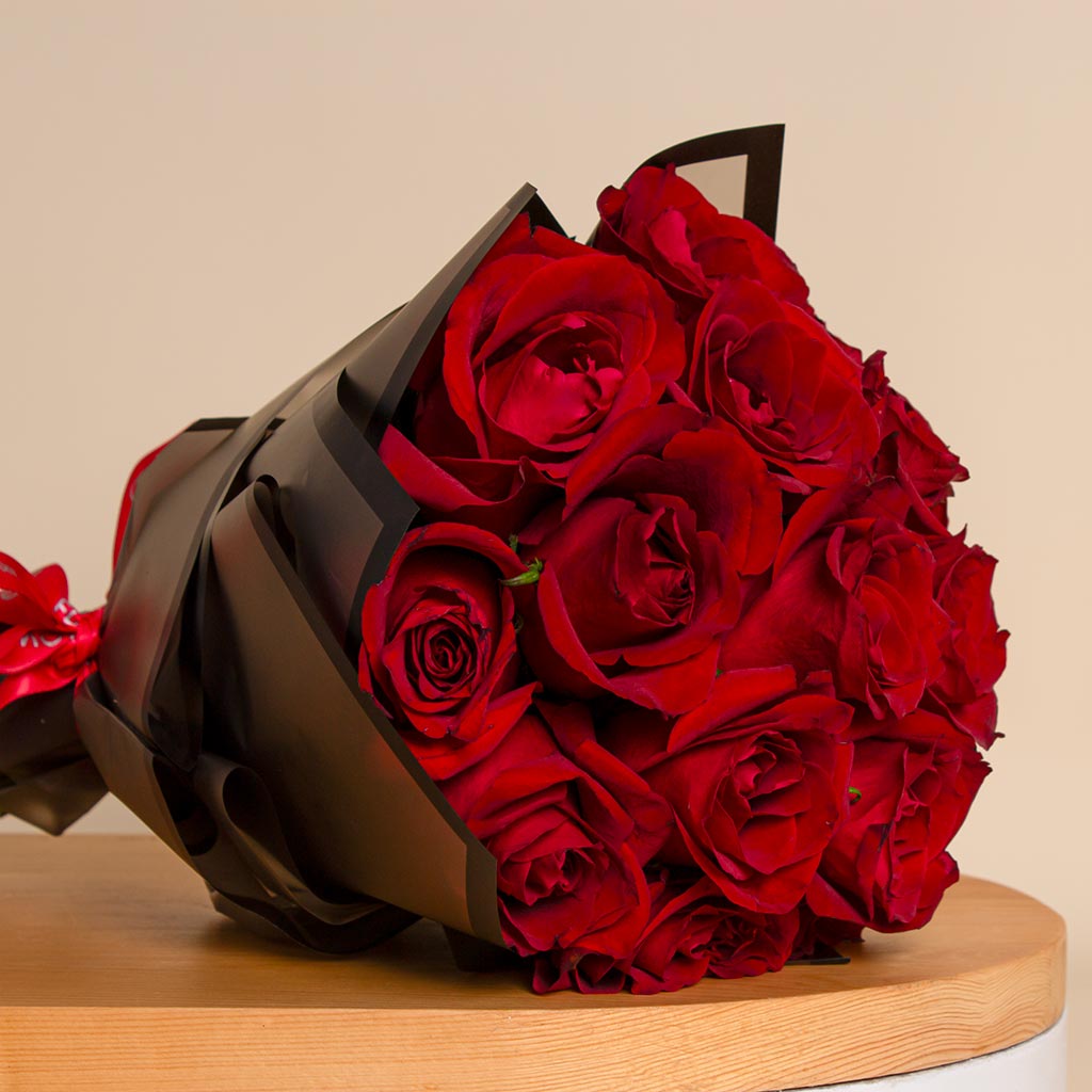 Nuit Leather Jacket Perfume with 20 Red Roses – Valentine’s Gift Set