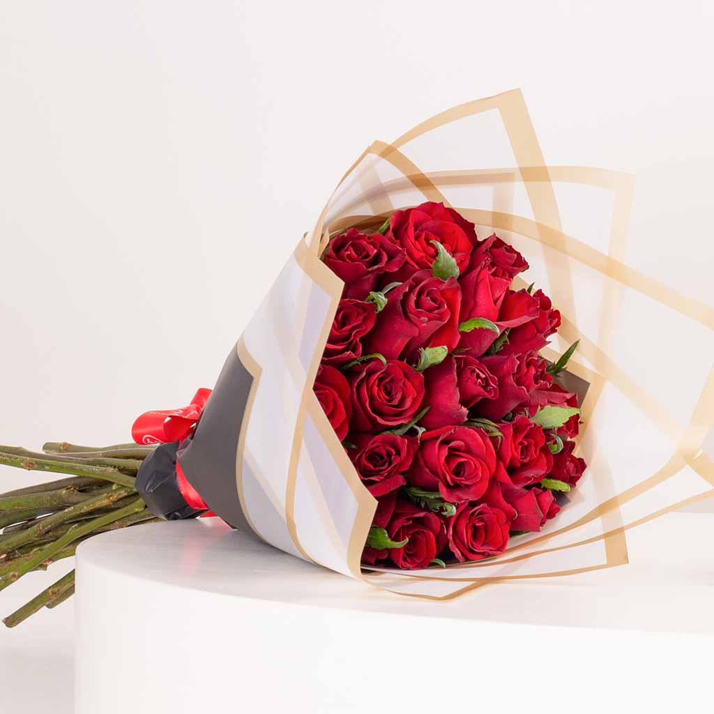 Joviality Strawberry Bronze Body Care Trio & Red Roses Bouquet