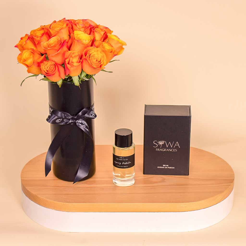 Siwa Layering Pistachio with Vase of 20 Orange Roses