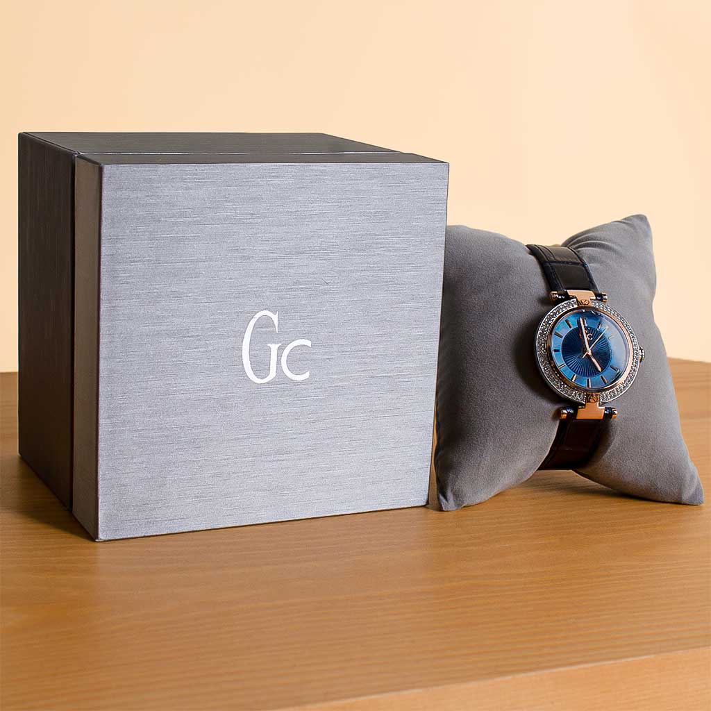 Guess Watch & 15 Red Roses - Valentine’s Day Gift Set