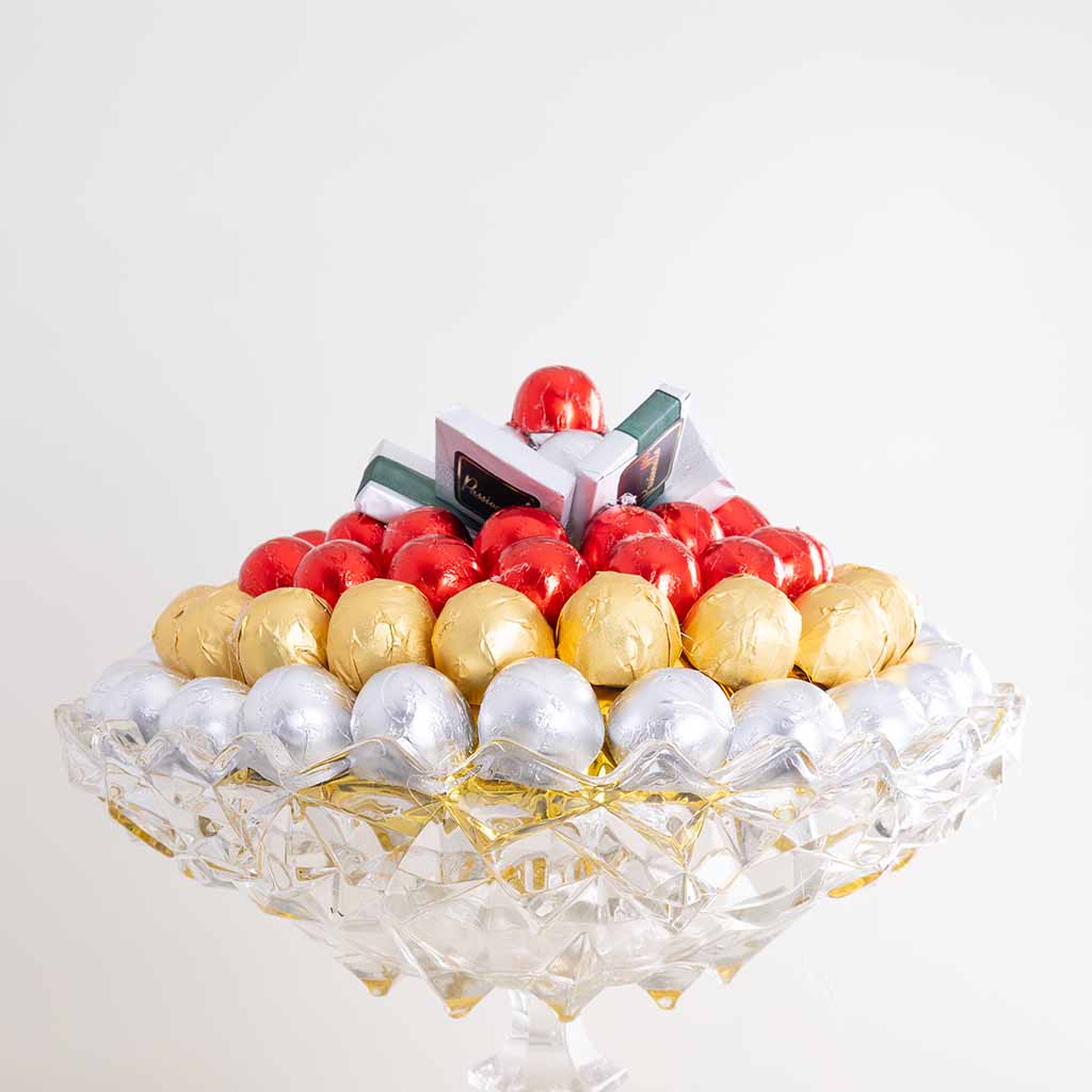 Passionelle Bonbon Chocolate 1kg & Red Roses Vase
