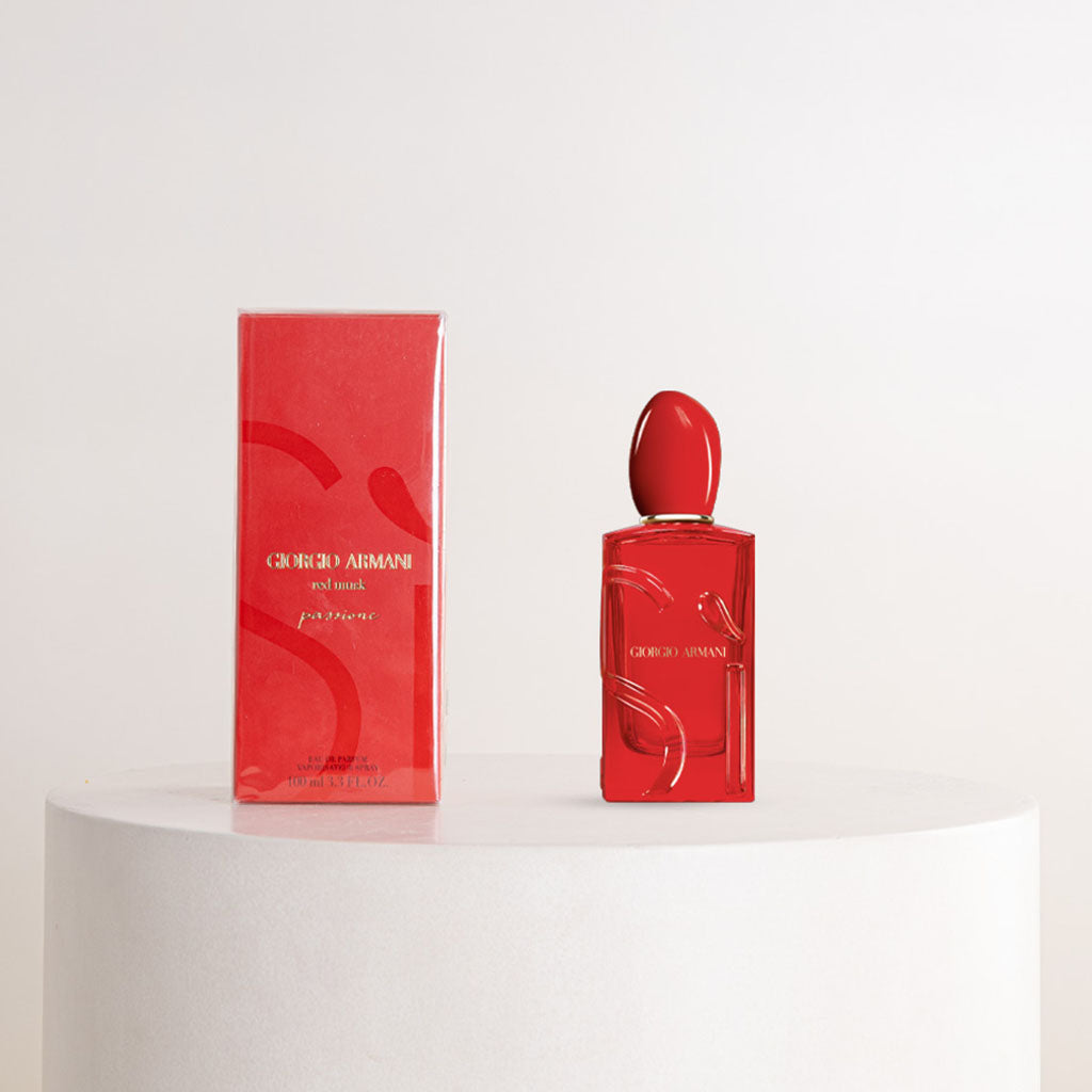 Giorgio Armani Si Passione Eclat Eau de & Red Roses Bouquet