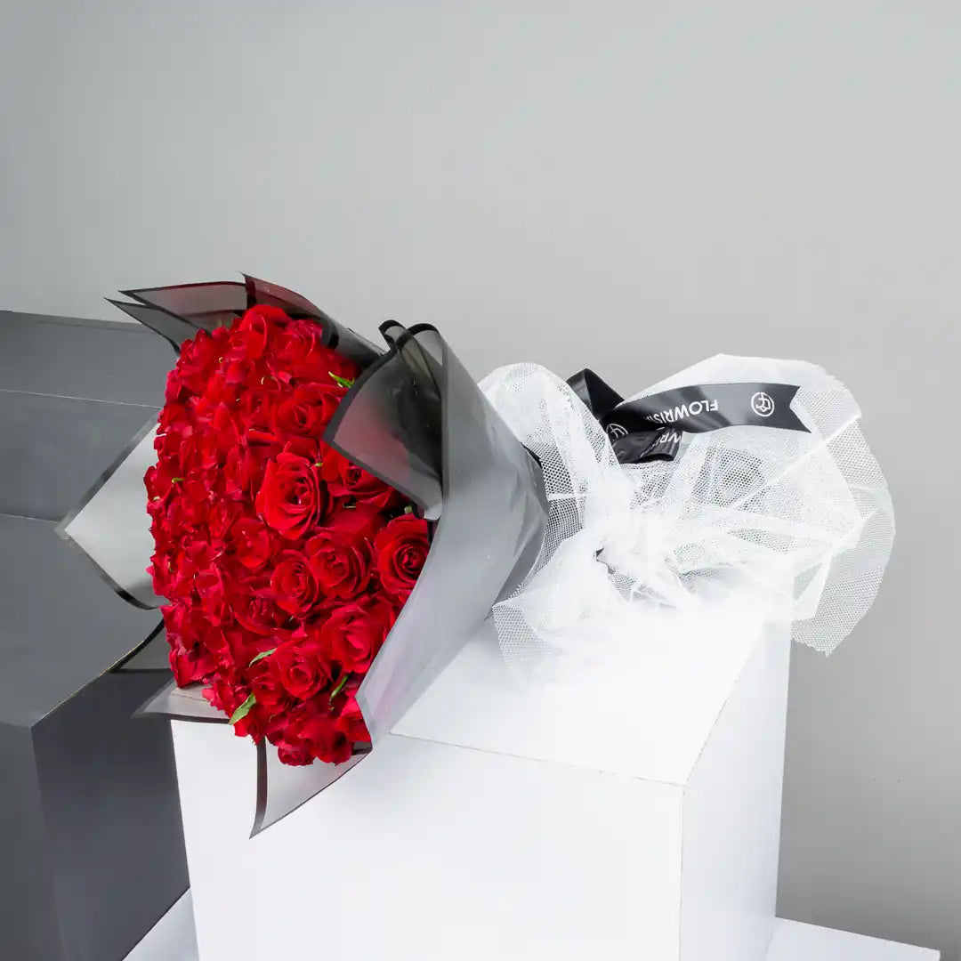 Luxury Hand Bouquet – Red Roses