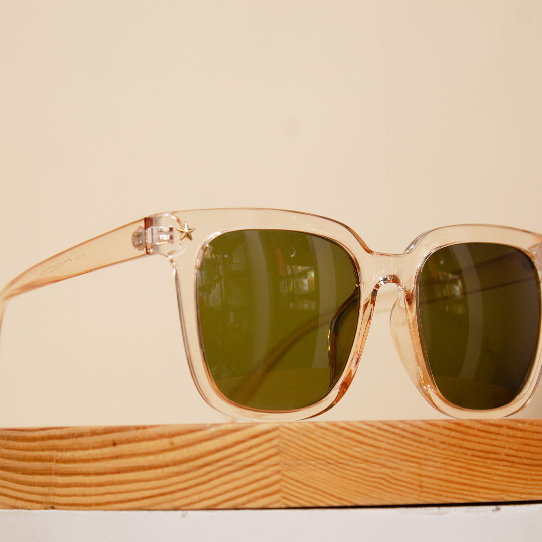 Sedrak Sunglass | Clear Frame with Green Lenses 15 Orange Roses Vase