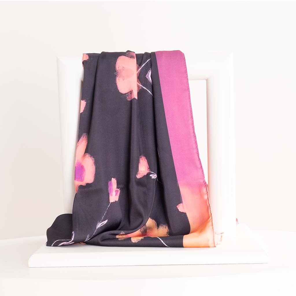 Veloor Layal Scarf & 20 Red Roses Bouquet