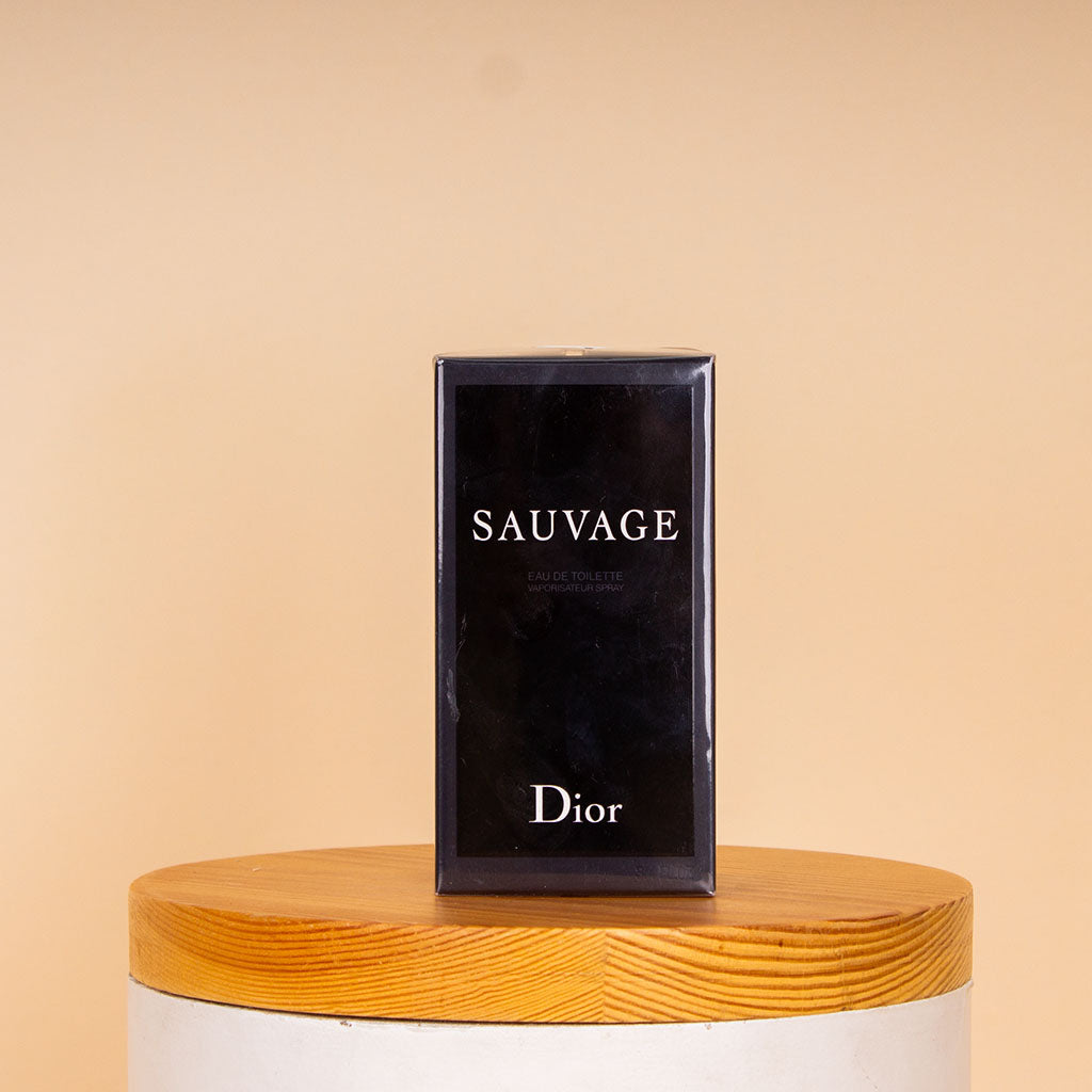 Dior Sauvage Eau de Toilette for Men 100 ml & White Roses Bouquet