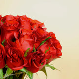 Amaz The Majestic Palace and Red Love Roses Vase