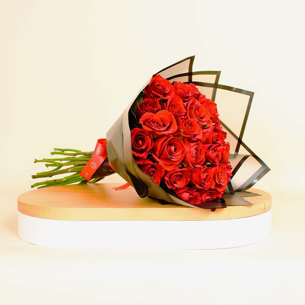 Amaz Beauty Ring And Rose Bouquet