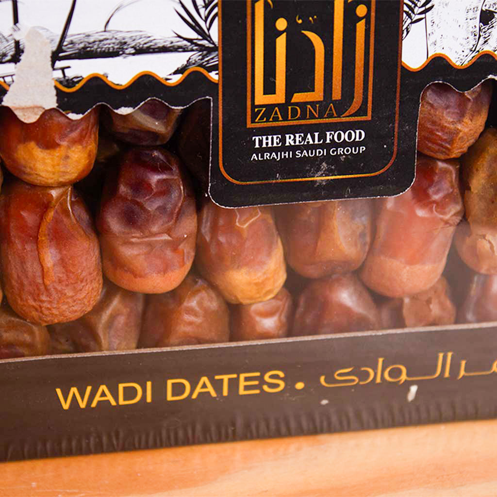 Zadna Dates & 15 Pink Roses Vase