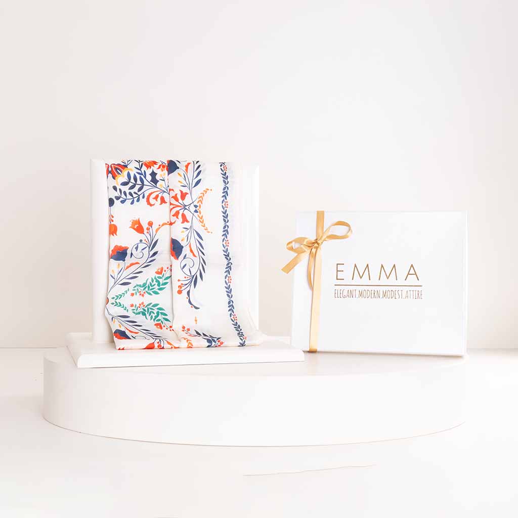 EMMA Morning Glamour Scarf & White Roses Vase