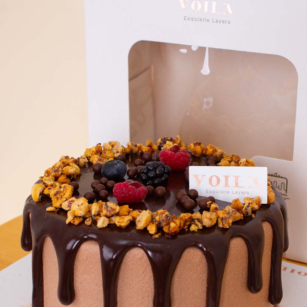Voila Chocolate Cake & Red Roses Bouquet