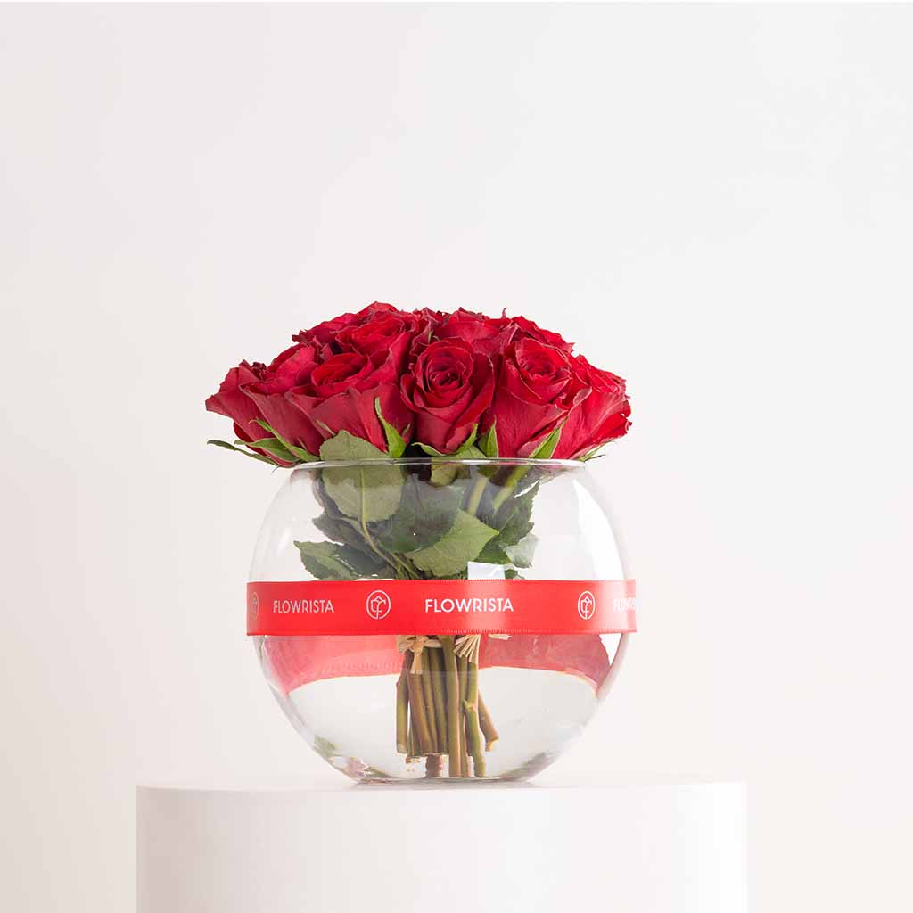 Felizmoda Three-Flower Silver Necklace & Red Roses Vase