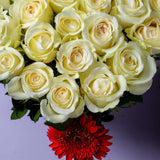 Flowrista | White Roses Vase – 15 Stems