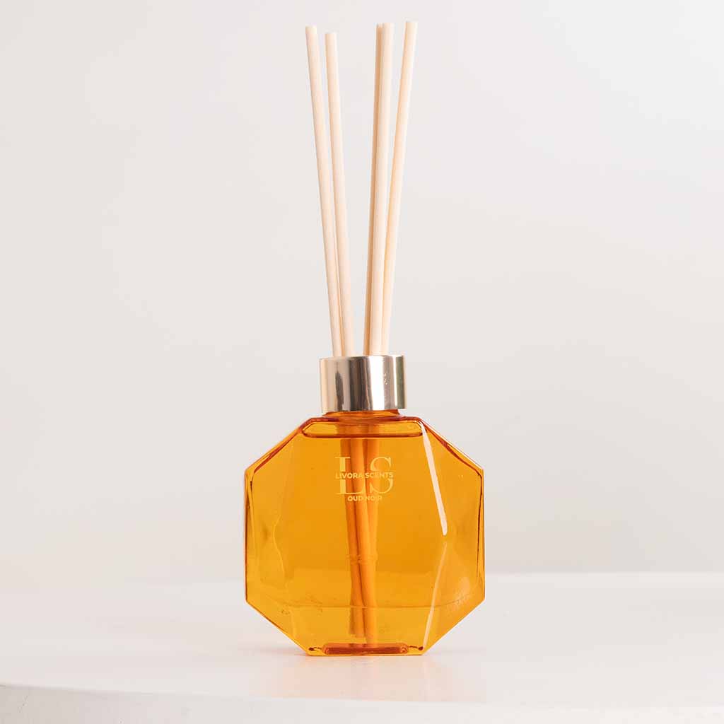 Livora Scents Oud Noir Bundle & White Roses Vase