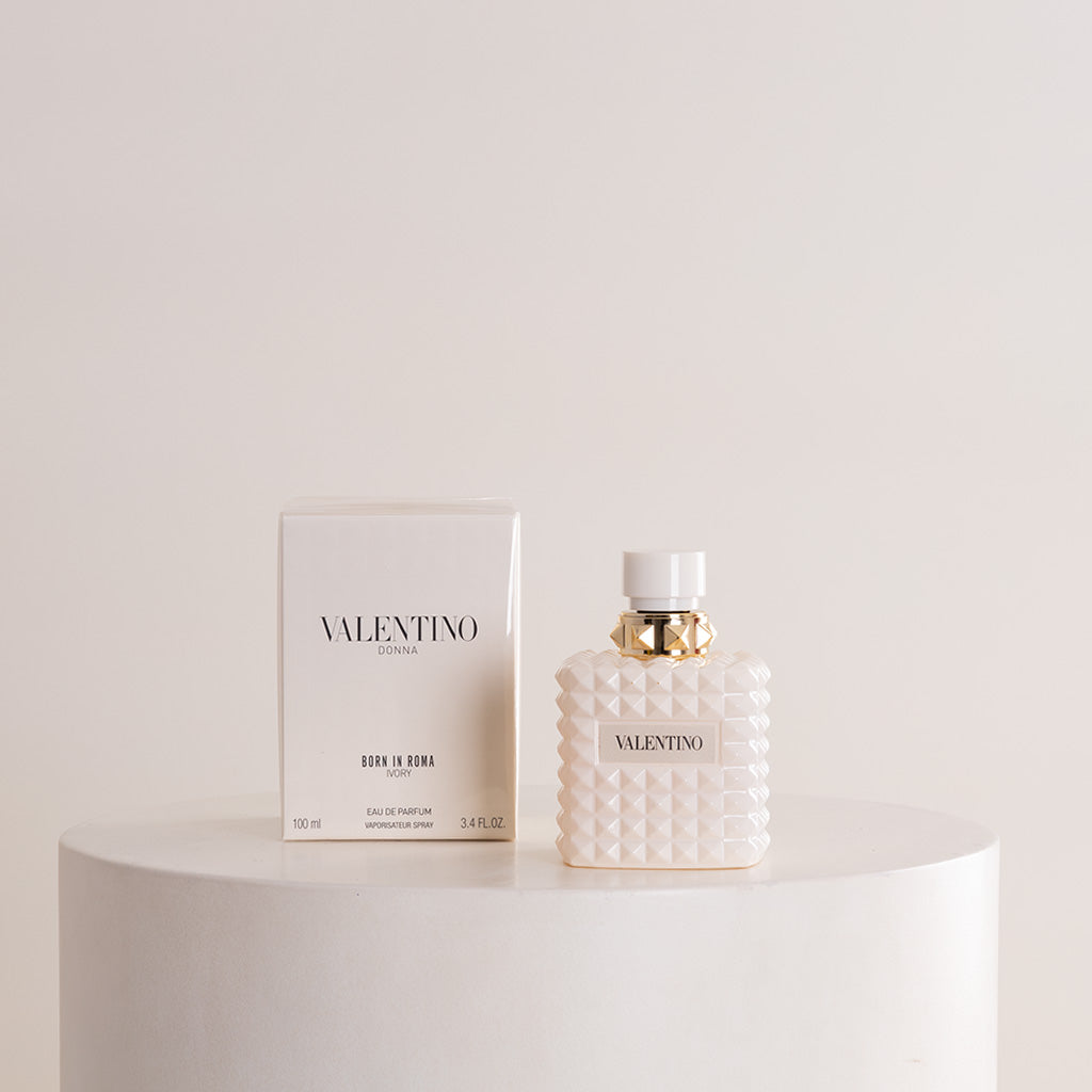 Valentino Born In Roma Donna Rendez-Vous Ivory EDP 100ml & 15 Red Roses Hand Bouquet