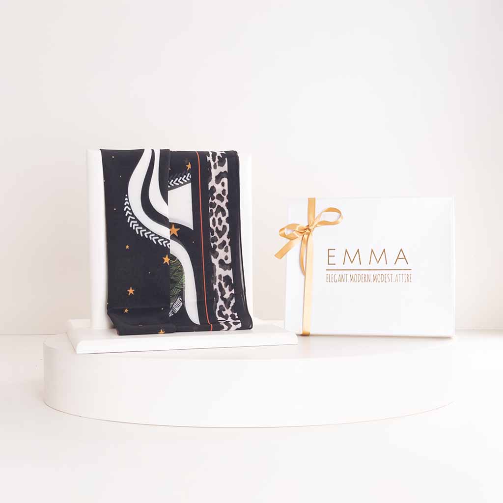 EMMA Leo Star Scarf & Revival Roses Bouquet