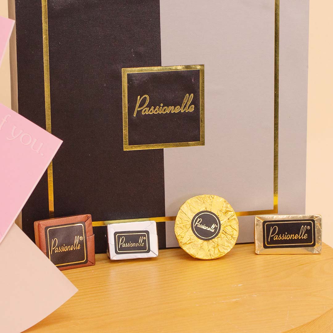 Passionelle Premium Chocolate And Pink Roses