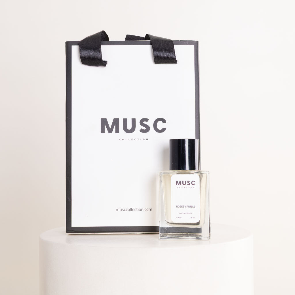 Musc Roses Vanille Perfume & 15 Red Roses Bouquet