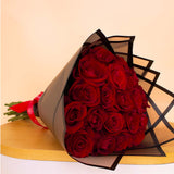Veloor Sūkoon Scarf & Red Roses Bouquet