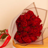 Voila Caramel Cake & Roses Bouquet