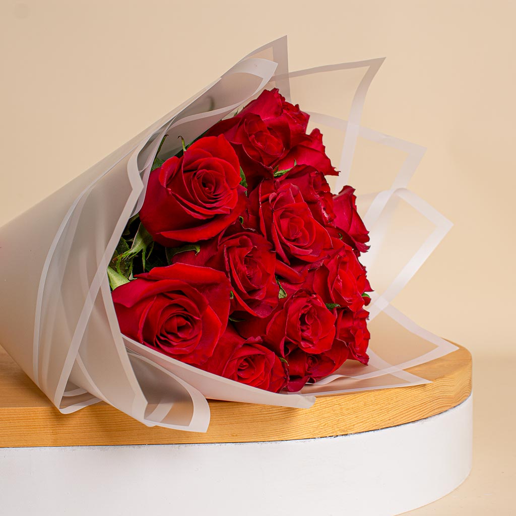 Valentine’s Gift – Nuit Fragrances Rum & 20 Red Roses
