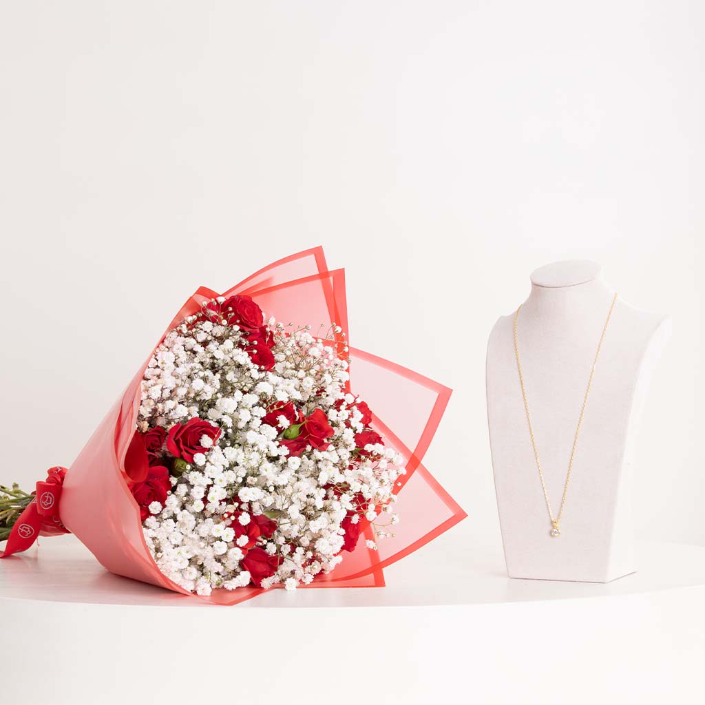 Markiz Thai Silver Gold-Plated Zircon Necklace & Baby Roses & Gypsophila Bouquet