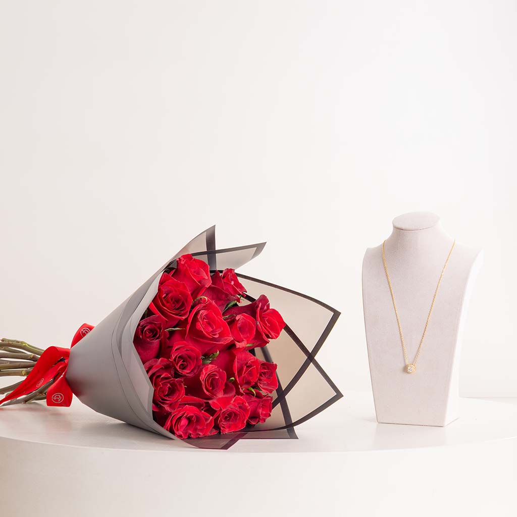 Markiz Gold-Plated Zircon Necklace & Red Roses Bouquet