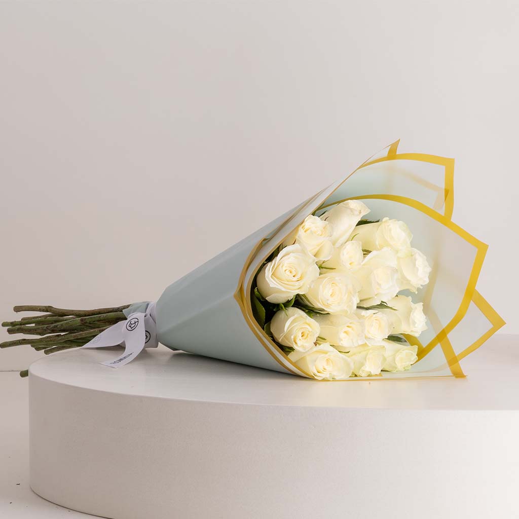 Nuit Dulce de Leche Perfume 50ml & White  Roses Bouquet