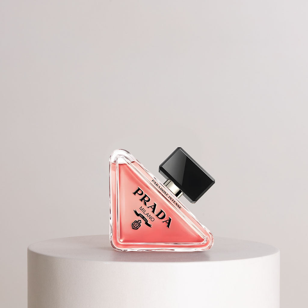 Prada Paradoxe Radical Essence Parfum 50ml & 15 Red Roses Bouquet