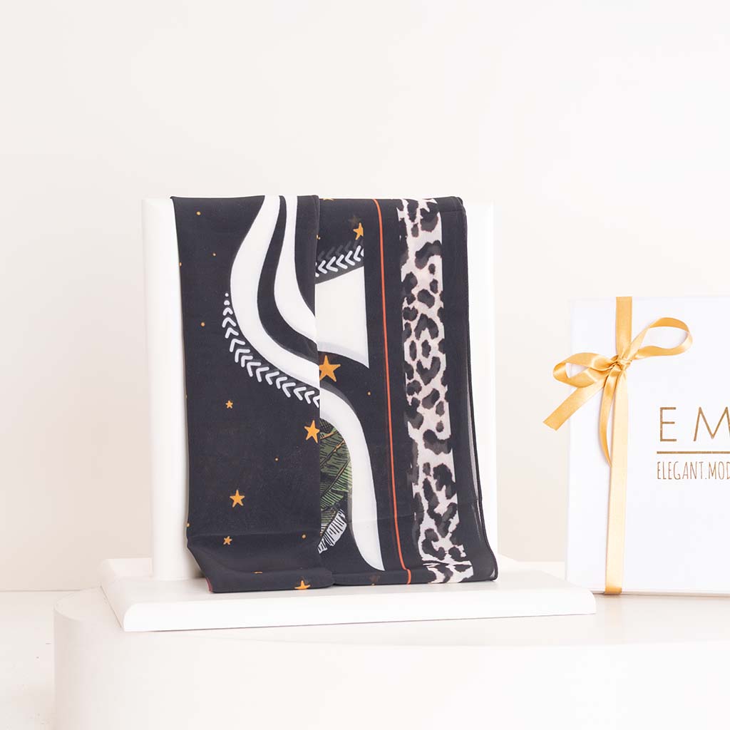 EMMA Leo Star Scarf & Red Roses Bouquet