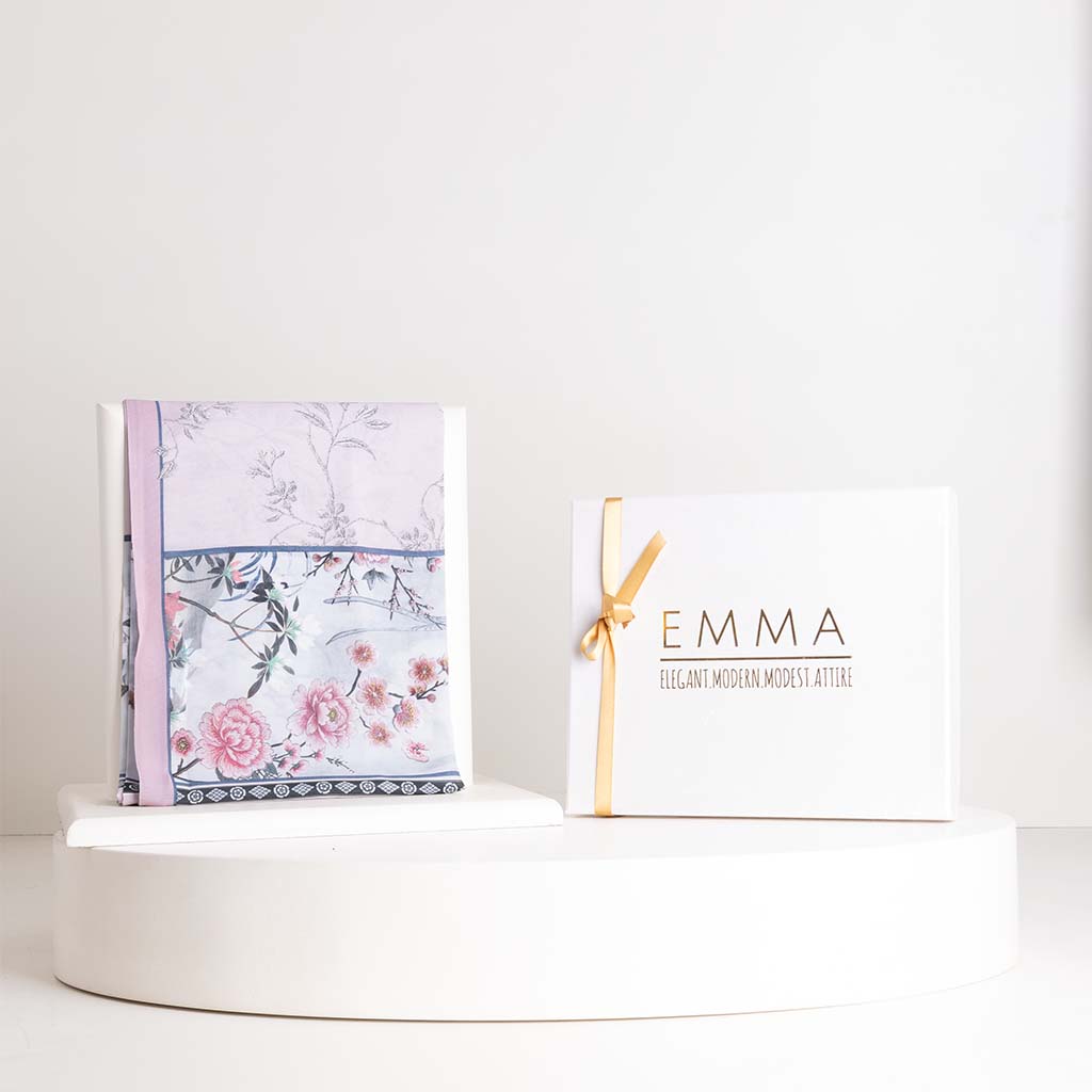 Emma Amelié with Red Roses